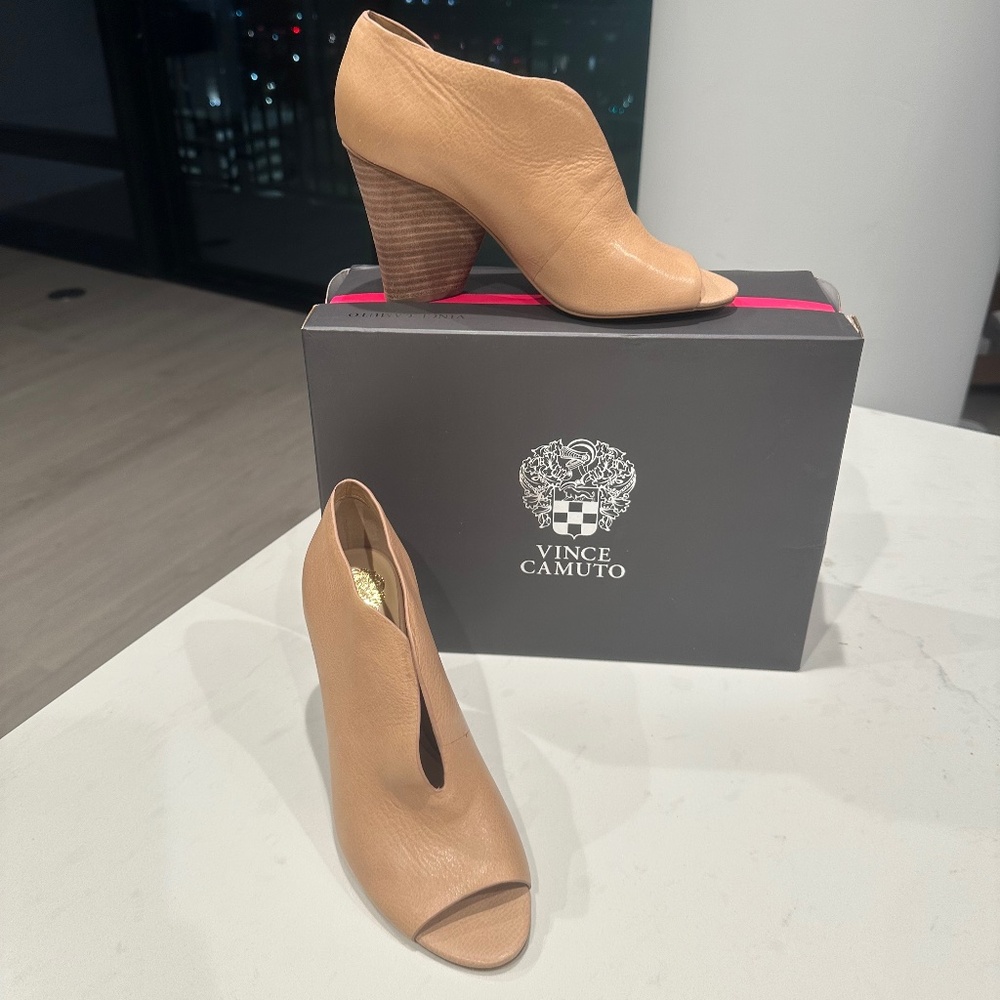Vince Camuto Signature Camel Leather Peep-Toe Booties Size 8.5